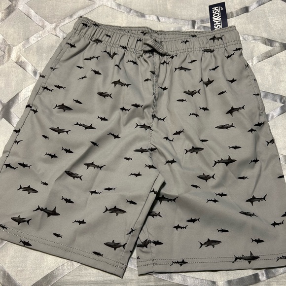 NWT Oshkosh B’gosh Boy’s Shark Gray Quick Dry Hybrid Active Shorts - Size 14 - Picture 1 of 4